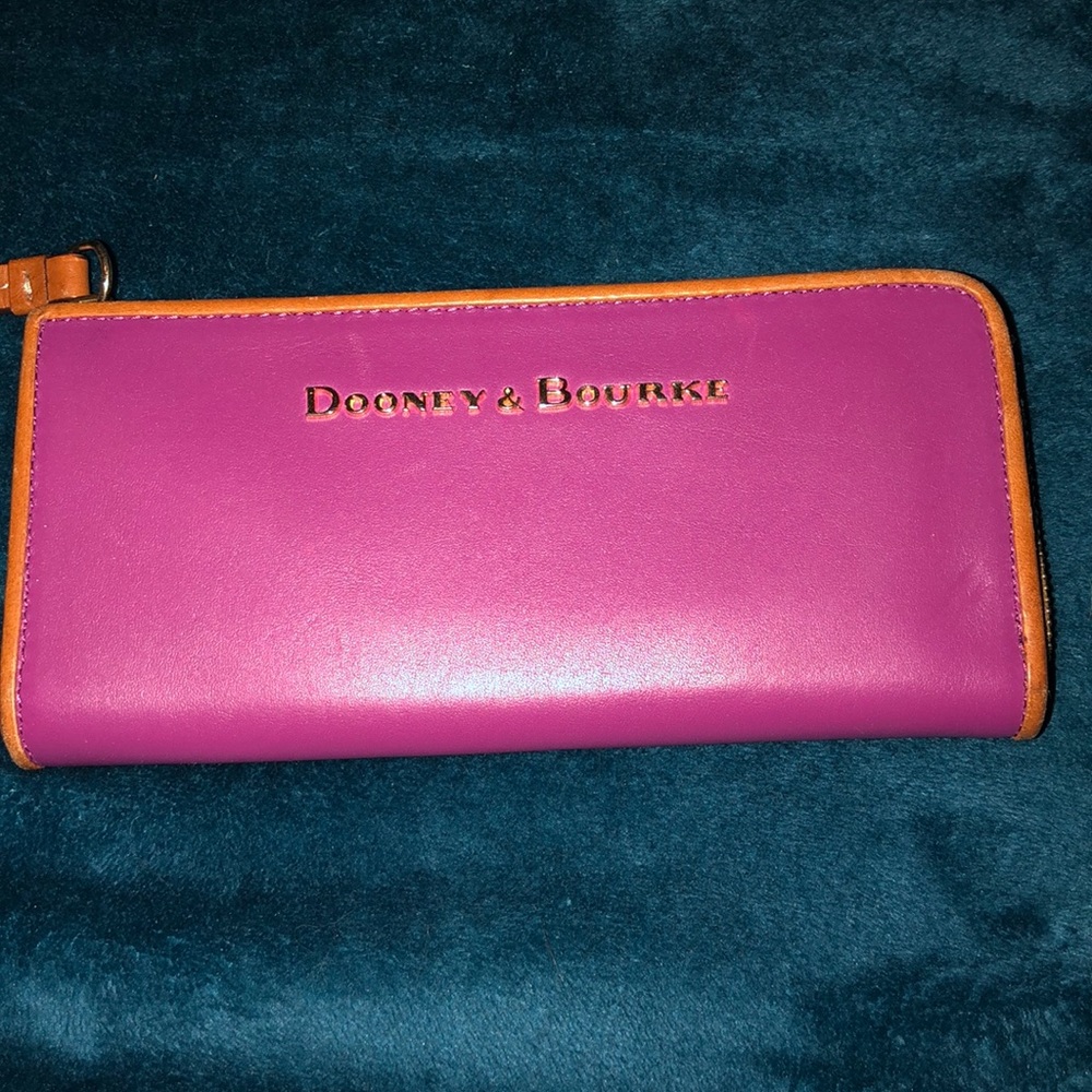 Dooney and bourke fushia wallet